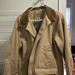 LL Bean Vintage Men's Barn Chore Jacket with Corduroy Trim Size Medium.